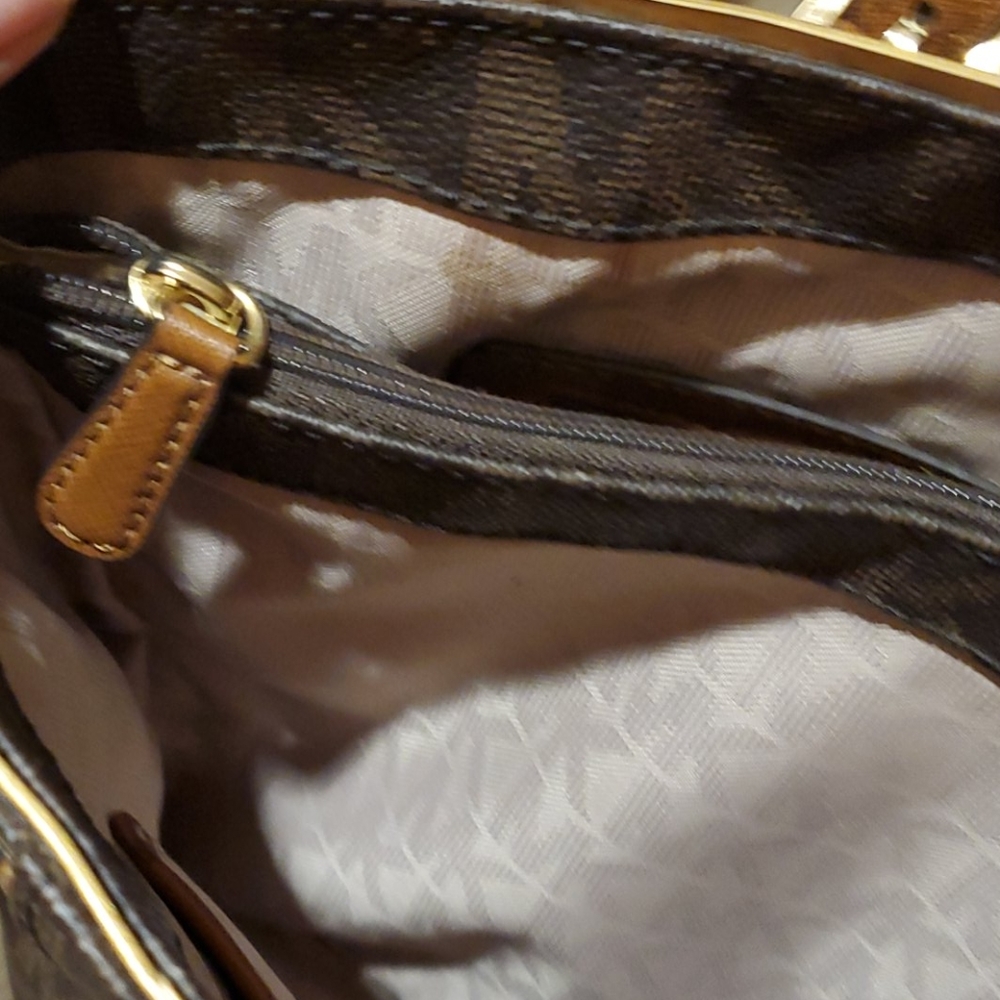 Michael Kors purse - Picture 5 of 8